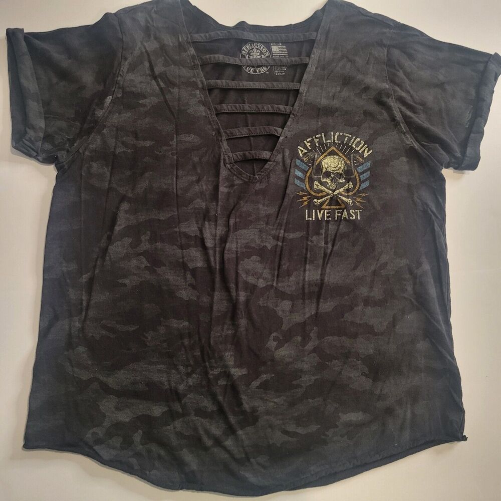 Affliction Ladies black camo skull t-shirt sz M magic dark romantic grunge